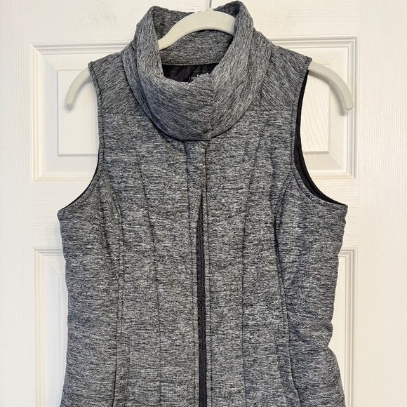 The North Face Pseudio Quilted Vest - Picture 1 of 14